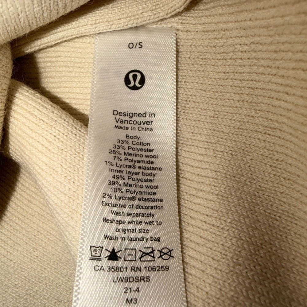 BNWT Lululemon Athletica Warm Revelation Beanie *Logo - Picture 3 of 7